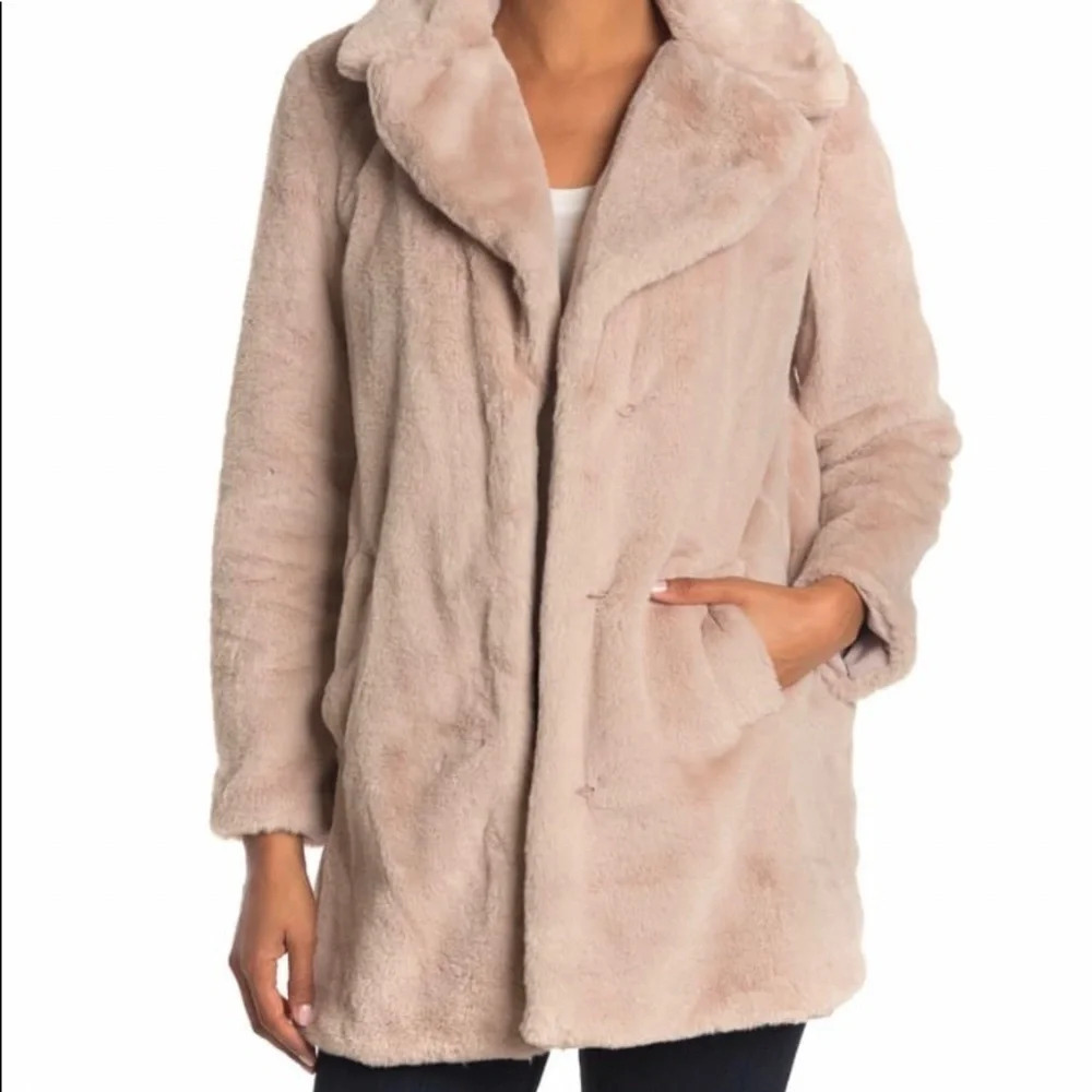 🌸Plush and cozy coat 🌸 - Picture 2 of 4